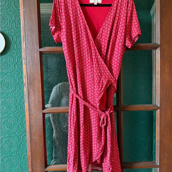 LOFT Dresses & Skirts - LOFT Red Patterned Mini/Knee-Length Wrap Dress